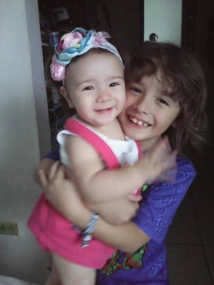 <br/>ML Villa<br/>Felicidades Santy y Vale que la pasen súper bien en su Día del niño, que Dios me los bendiga siempre, los quiero mucho, les deseo lo disfruten a lo grande.