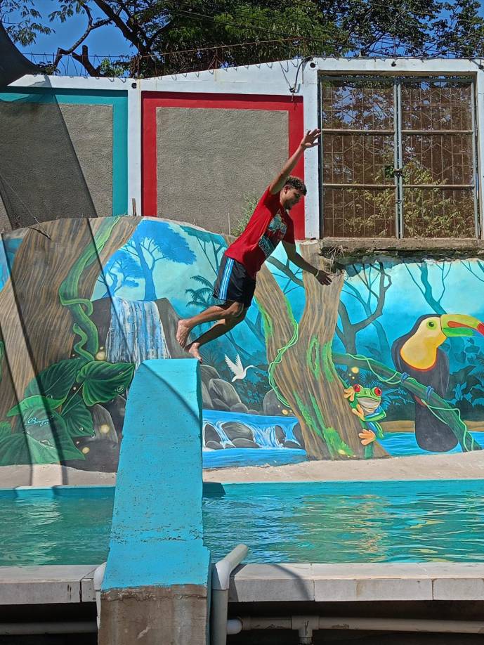 ”Que Dios le de resignación a toda la familia, son momentos difíciles, solo queda orar para que haya fortaleza y su alma descanse en paz”, “Que pesar, mi cliente antier había venido a la barbería Dios lo tenga en su gloria, fuerza a su familia”, son los comentarios dejados por amigos.
