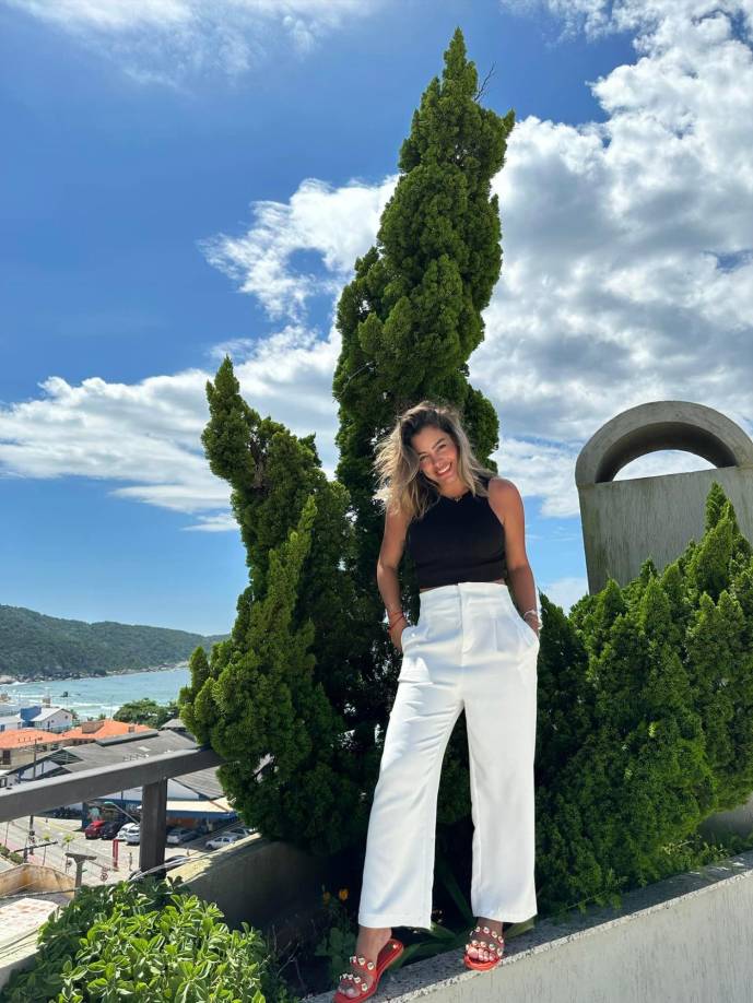 Larissa se desempeña como presentadora de TV en su natal Paraguay.