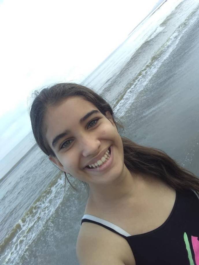 Los amigos de Hellen dicen que a la 1:00 pm el celular no volvió a sonar encendido.