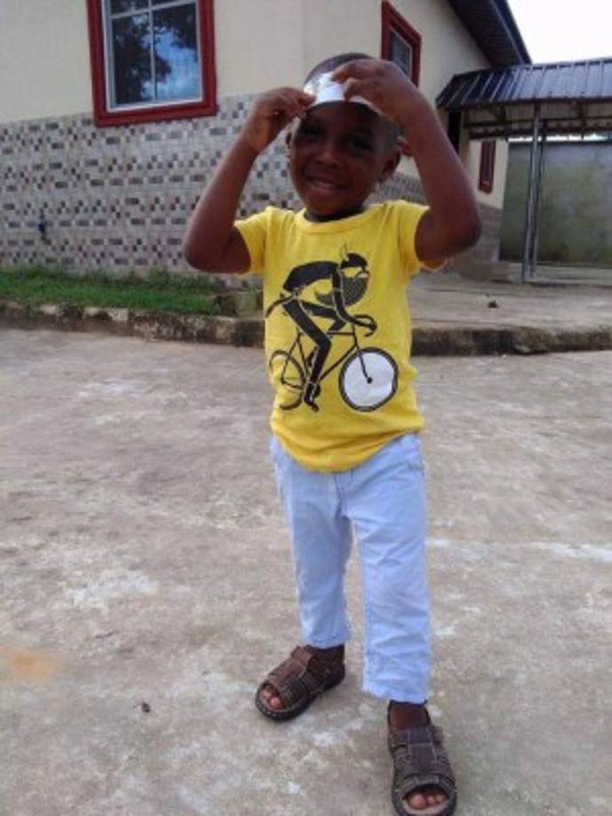 Anja comparte fotos de él con mensajes como, 'Él está creciendo tan rápido!!! mi chico fuerte, mamá te va a ver pronto mi pastelito'.