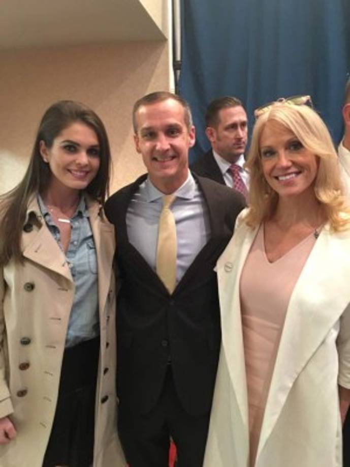 Lo cierto es que Hicks no escapó a los escándalos de la Casa Blanca de Trump. El periodista Michael Wolff reveló en su libro 'Fire and Fury', que la ex modelo sostuvo una relación sentimental con el ex jefe de campaña del magnate, Corey Lewandosky, investigado por la trama rusa.