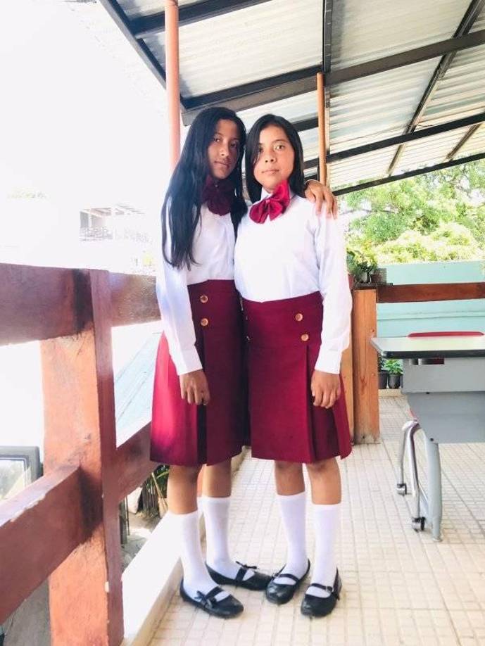 Las hermanas vivían en la aldea Goteras de La Libertad, Comayagua. Eran las dos mayores de una familia compuesta por dos hijos menores y su padre Manuel Núñez y su madre María del Sagrario López.