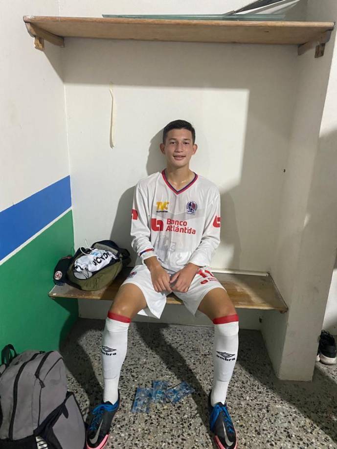 El jueves 18 de enero, Diego D´Alessandro venía en moto con un amigo y cuando iban por el desvío para las Chumbas, cerca de las maquilas Zip El Porvernir, les intentaron quitar la moto.