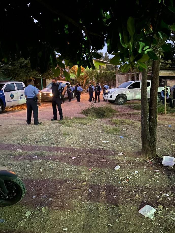 Decenas de familias fueron amenazadas con desalojar sus hogares antes de las 2:00 p.m., lo que generó una oleada de caos en la colonia de la periferia capitalina. 