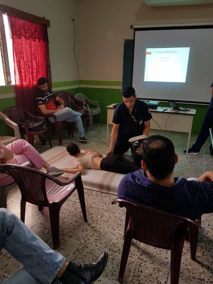 En el choque resultaron heridos Roberto Guevara Ramos y Edie Giron, quienes se conducían en un turismo color azul, marca Ford Focus. Con graves lesiones los dos jóvenes fueron trasladados a un centro asistencial privado.