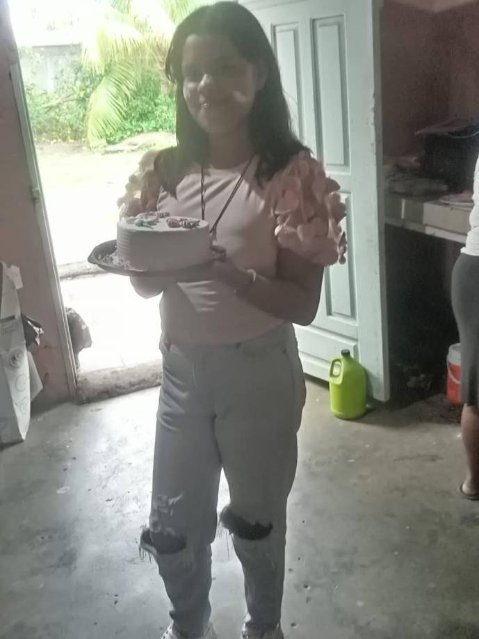 ”La niña dijo que el carro había pasado como tres veces. Era un carro color caqui”, comenzó diciendo su abuela.