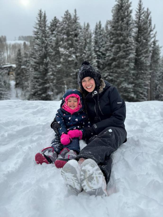 Su hermana <b>Ashley </b>contó que ella estaba dispuesta a donarle su óvulo, por lo que también se sometió a una serie de estudios médicos. Por lo que dice amar y ser la tía consentidora de Mathilda, ya que ella vivió todo el proceso de la concepción junto a su hermana. 