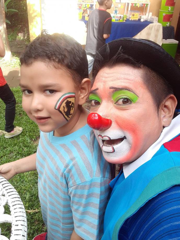 Con el paso de los años César se fue haciendo reconocido y lo contrataron para más eventos privados.