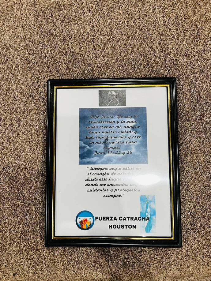 Fuerza Catracha Houston mostró su solidaridad con las familias dolientes.