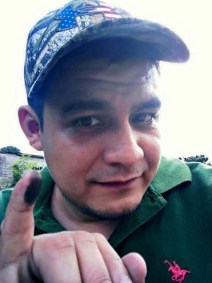 Gerardo Escobar votó en la escuela República de Honduras en la colonia San Antonio San Pedro Sula.