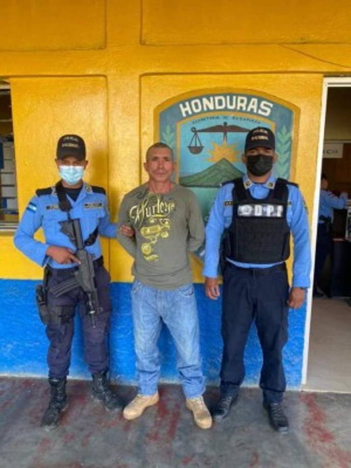 El ahora arrestado cuenta con 44 años, es originario y residente en el lugar del arresto, a quien se le considera uno de los mayores distribuidores de droga del sector.