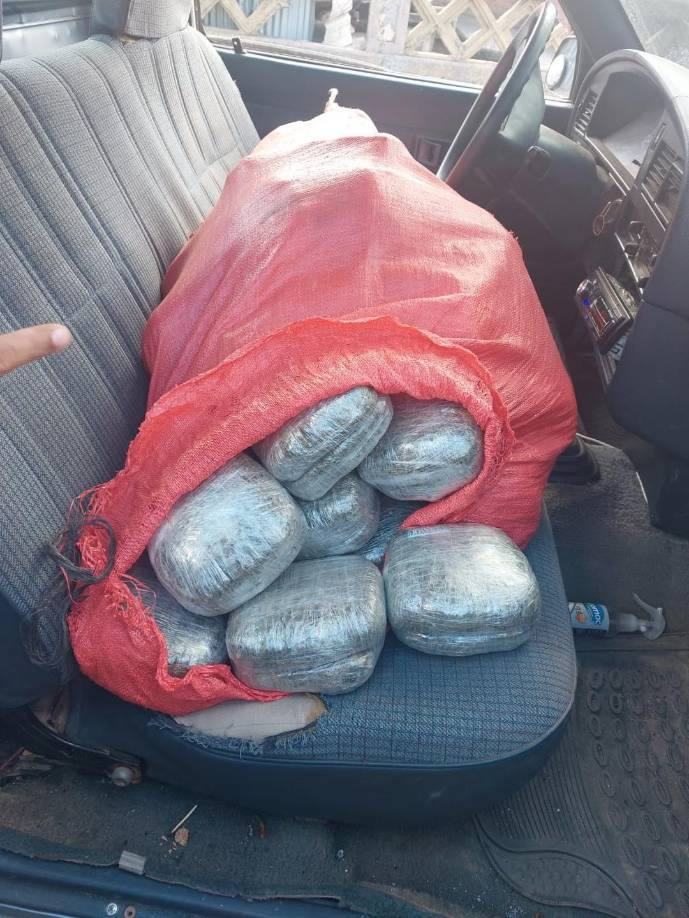 El joven que conducía el vehículo fue detenido, pero, aunque inicialmente se le acusaba por el atropellamiento, al revisar su carro, las autoridades se sorprendieron con lo que encontraron.