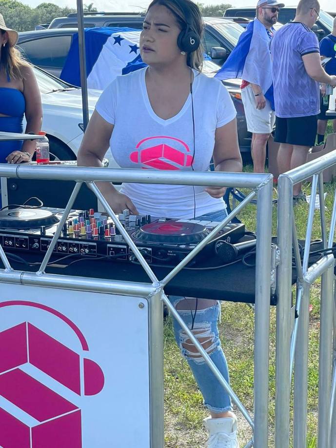 Bellezas, bailes y fiesta catracha: el ambiente en el Honduras-Guatemala en Miami