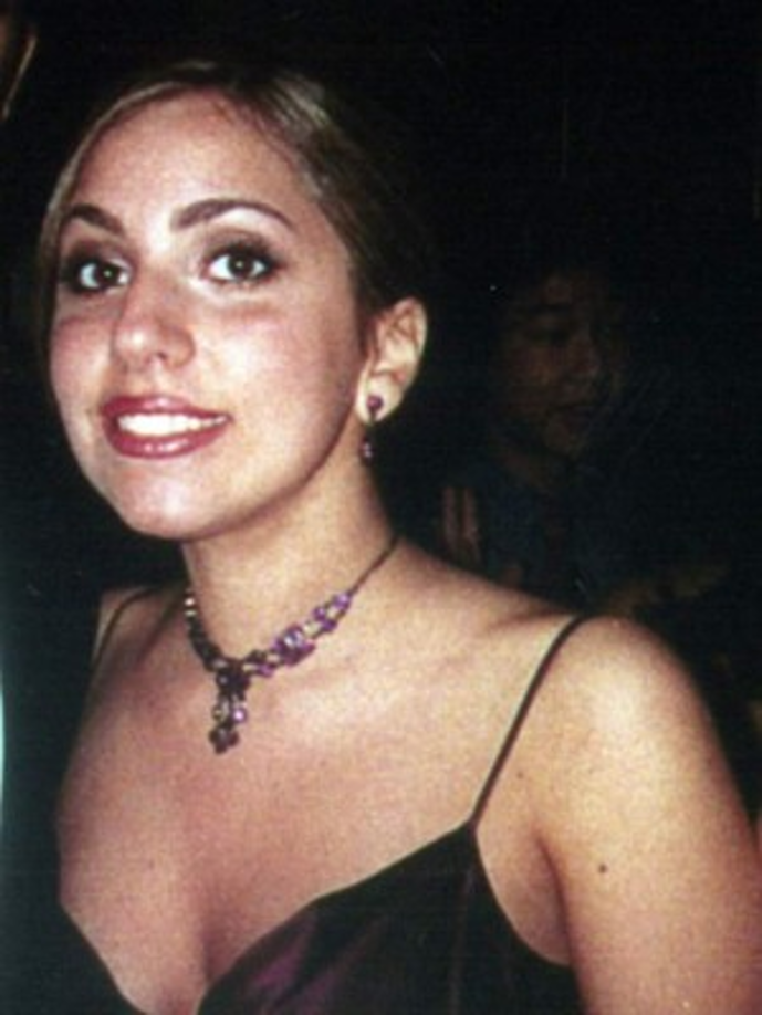 Su verdadero nombre es Stefani Joanne Angelina Germanotta y es conocida popularmente como Lady Gaga.