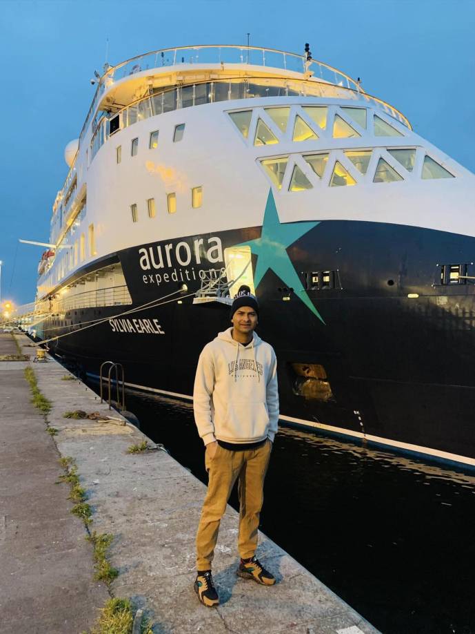 Los dos amigos que sobrevivieron alertaron a los vecinos sobre lo sucedido y fue así como las autoridades comenzaron a buscarlos con la ilusión de encontrarlos con vida.