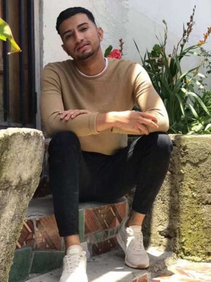 De acuerdo con el informe, la casa estaba en total abandono y en el interior se encontraron los dos vehículos, uno de ellos, supuestamente, fue usado en el doble asesinato.