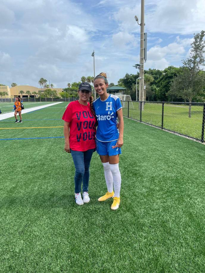 Sobre su capitanía reaccionó: “Honestamente no iba con eso, yo lo que quería era jugar con la Selección, un sueño. Lo único que hice fue llorar porque no me lo imagine”.