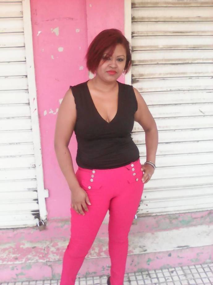 La joven fue trasladada a un centro asistencial de la localidad, pero fue declarada con muerte cerebral.