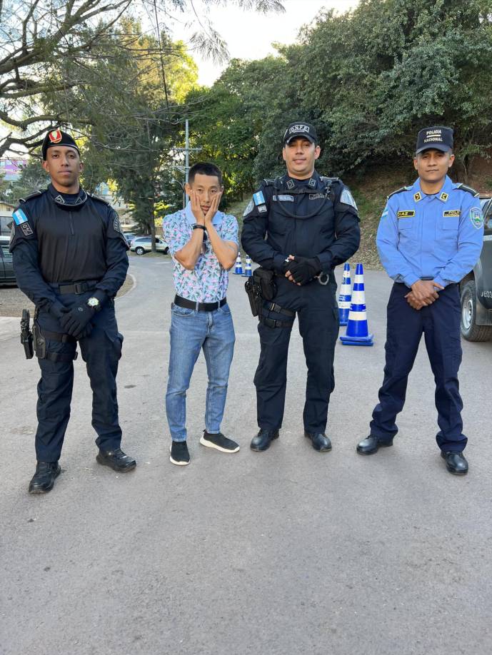 Desde el lunes Fujiyama publicó que llegó hasta la sede de la Dirección Nacional de Fuerzas Especiales (Dnfe) para medir sus capacidades como policía de élite.