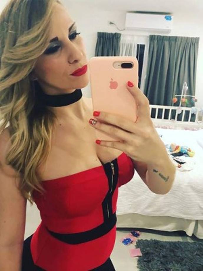 Ella es Romina Ortega, la sensual modelo OnlyFans y esposa del árbitro argentino Néstor Pitana.