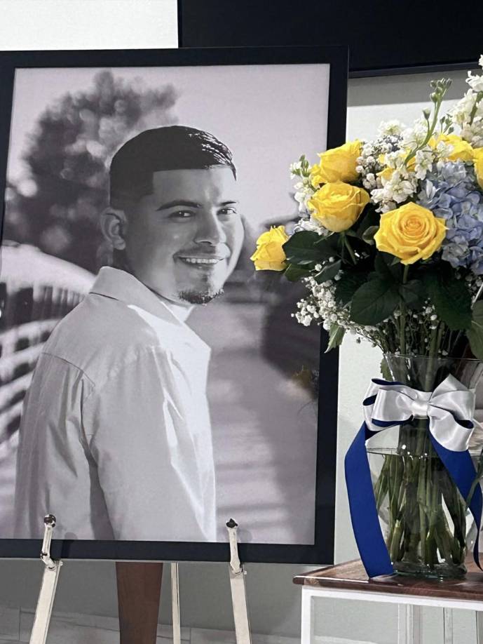 “En los videos, puedes escuchar la música y si escuchas con suficiente atención suena como si dijera: ‘¿Puedes bajar el volumen?’”, explicó Amanda.