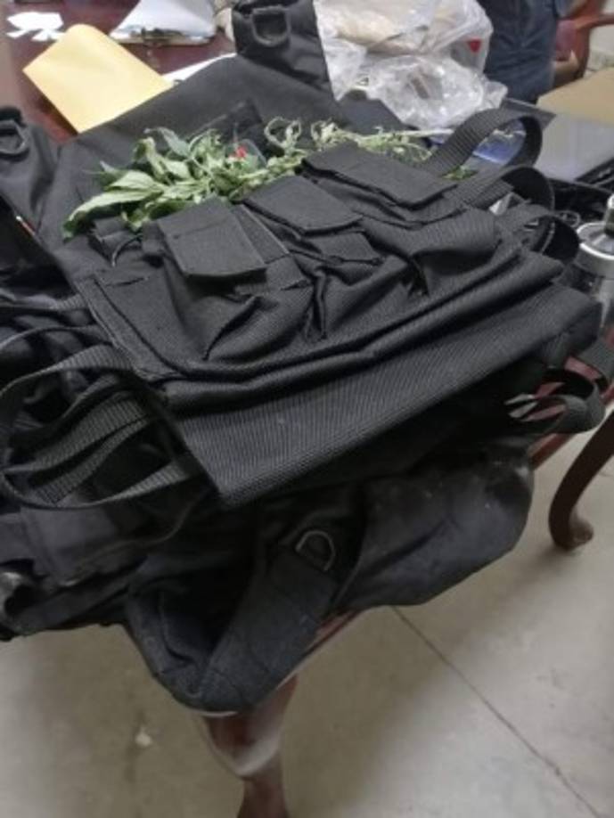 Caninos adiestrados ayudaron a encontrar droga en el interior de la prisión. A diario, en múltiples centros penitenciarios de Honduras se intenta introducir objetos prohibidos, entre armas, droga, celulares y efectivo.