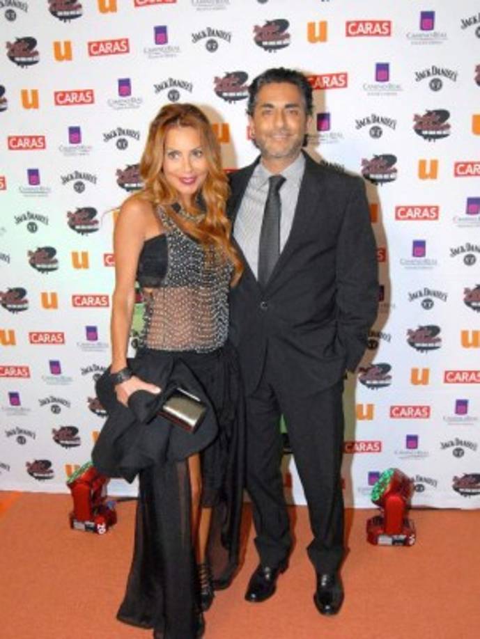 Raúl Araiza y Fernanda Rodríguez<br/>En octubre el conductor de 'Hoy' anunció el fin de su matrimonio con Fernanda, quien fue su esposa por 24 años y con quien procreo a sus hijas. Hace varios meses Fernanda, mi esposa, y yo, decidimos poner una pausa a nuestro matrimonio, por razones personales que mantendremos en privado', dijo el mexicano en un comunicado. Según medios mexicanos el famoso había sido infiel a Fernanda, quien también fue la mánager de Araiza.<br/><br/>