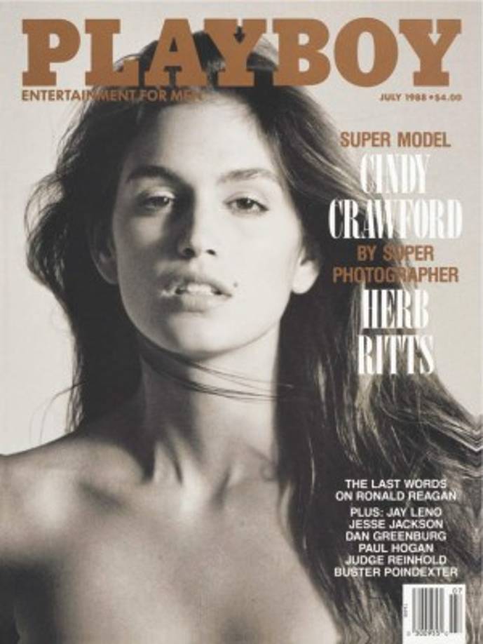 Cindy Crawford protagonizó la portada de Playboy en 1988 convirtiéndose en la primera top model en posar desnuda en la revista.