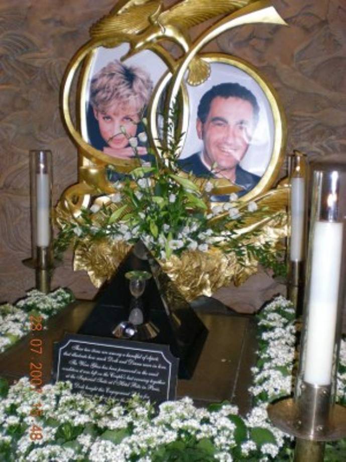 Diana fue extraída por los socorristas del Mercedes destrozado. Dodi Al Fayed y el chofer, que según la investigación tenía un nivel elevado de alcohol en la sangre, murieron en el acto. El guardaespaldas quedó gravemente herido.