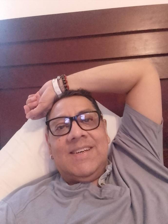 Trabajó en tres de las radios más grandes de San Pedro Sula: Power FM, Inter FM y Radio El Mundo.