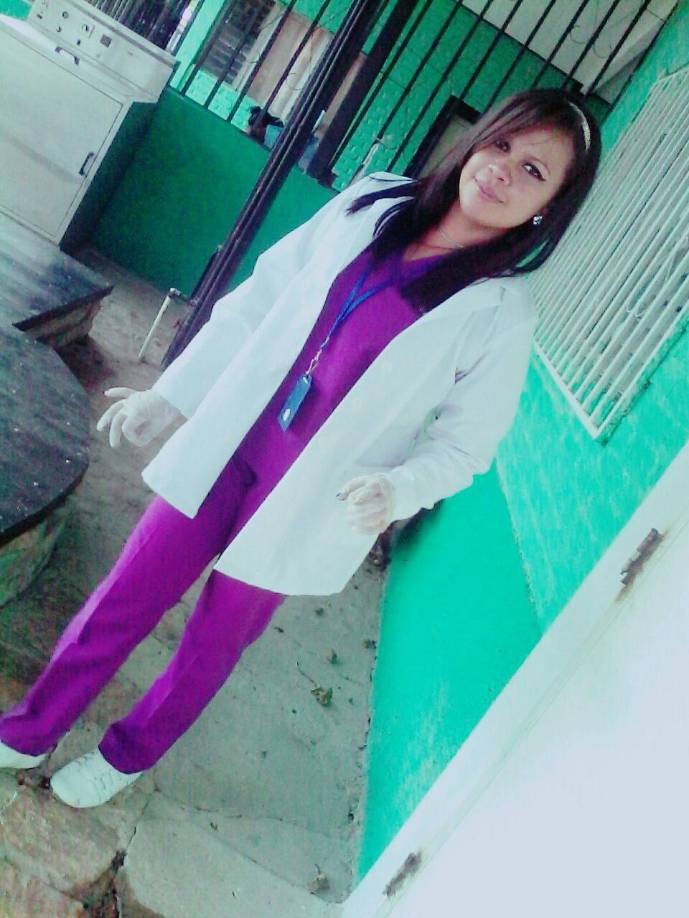 Luego de ser diagnosticada con la mortal enfermedad, entre amigos y familiares se hizo una recolecta para que viajara a España en donde ya vivía su madre Doris Amanda Espinal.