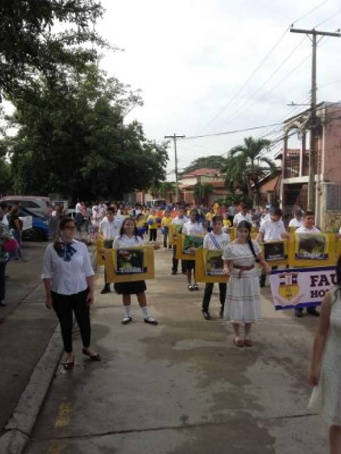 Los estudiantes celebraron a lo alto el 197 aniversario de Independencia patria.<br/>