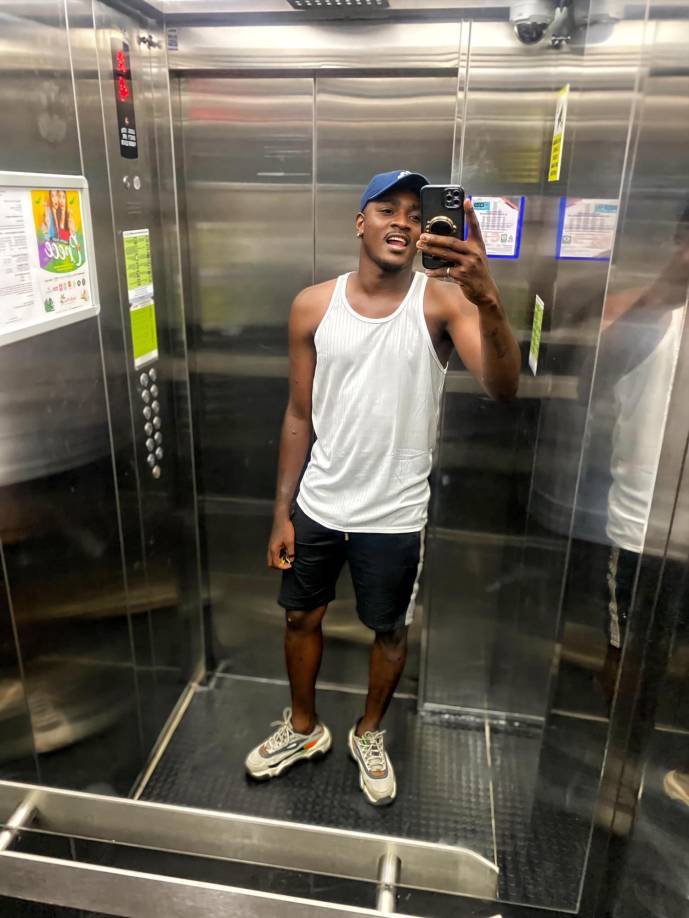 De acuerdo a reportes que llegan desde Colombia, “Riascos fue asesinado por delincuentes que le abordaron para asaltarle en Cali, la ciudad de la que era oriundo”.