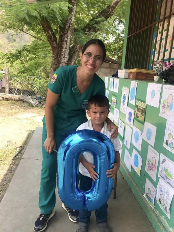 El martes 28 de noviembre la futbolista recibió su título universitario. No tuvo tiempo para festejar ya que de inmediato se integró a la Bicolor.