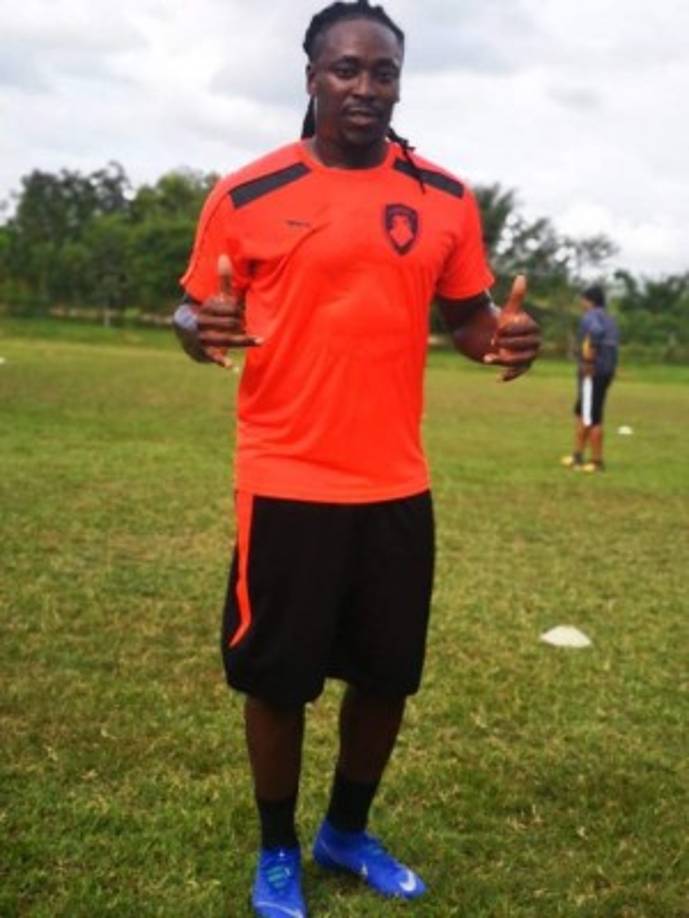 Rony Flores: El delantero hondureño ha sido anunciado como nuevo fichaje del del Club Atlético Boca Juniors de Tocoa de la segunda división de Honduras. Fue legionario en las últimas campañas, llega procedente del Belmopan Bandits de la Liga Premier de Belice.