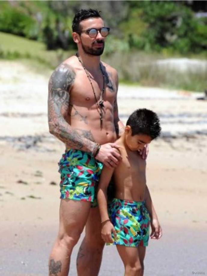 Ezequiel Lavezzi - Uno de los padrazos de Argentina junto a su hijo Tomas.
