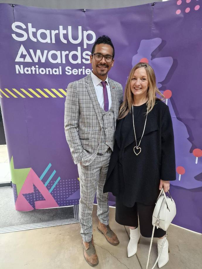 En Gran Caimán, Wilmer conoció a la que ahora es su esposa, Elle Cárcamo, con quien ha procreado dos hijos.