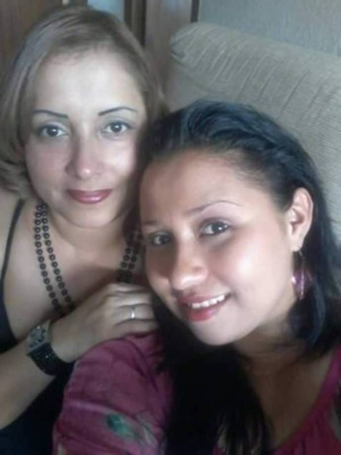 Roxana De Cortés: ¡Te amo mucho madre, gracias por estar en los momentos más difíciles conmigo! Te amo no solo por este día, si no por el resto de mi vida. Rosa Elvira Urbina.