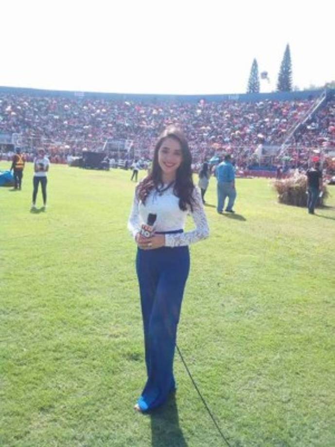 Así de bella lució Zelibeth Hernández de Canal 10.