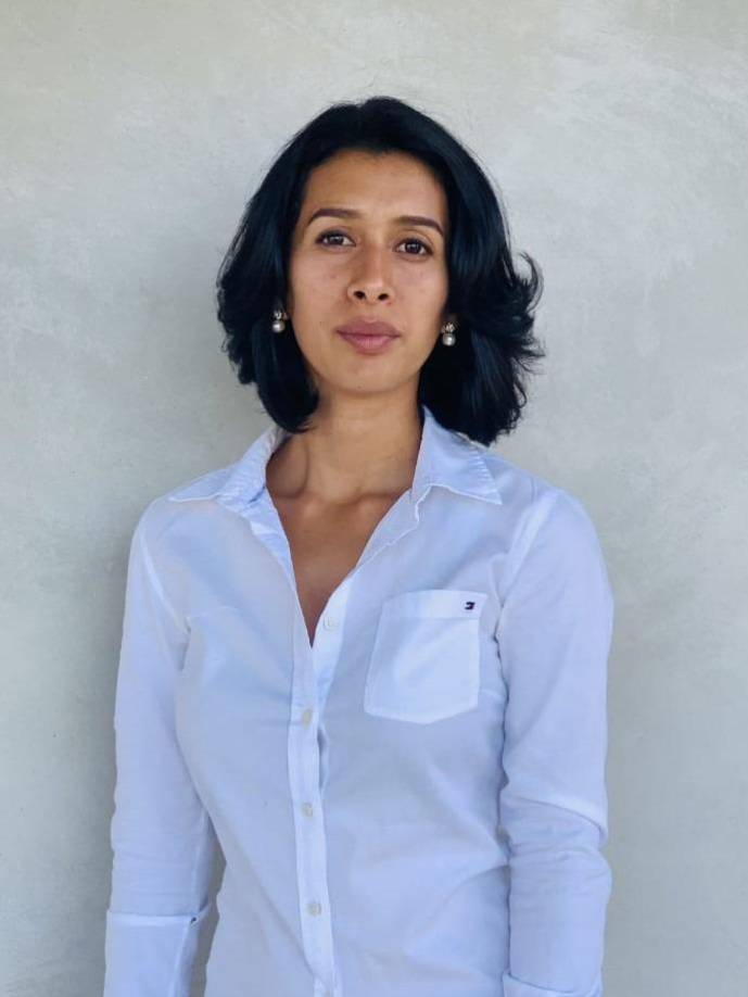 Angelina Cordon - Reside en Cane, La Paz, cursante de la carrera de Desarrollo Local en la Universidad Nacional Autónoma de Honduras (CURC-UNAH) y egresada de la Escuela Nacional de Bellas Artes. Manifiesta en sus obras la influencia e impacto del ser humano en la historia, usa técnica de talla en piedra, pintura acrílica y de oleo. Ha participado en diferentes simposios de escultura a nivel nacional; San Juan Intibucá, Tegucigalpa y Cantarranas y un proyecto Internacional en Patzún, Chimaltenango, Guatemala. Cuenta con varios reconocimientos nacionales por su arte pictórico. 