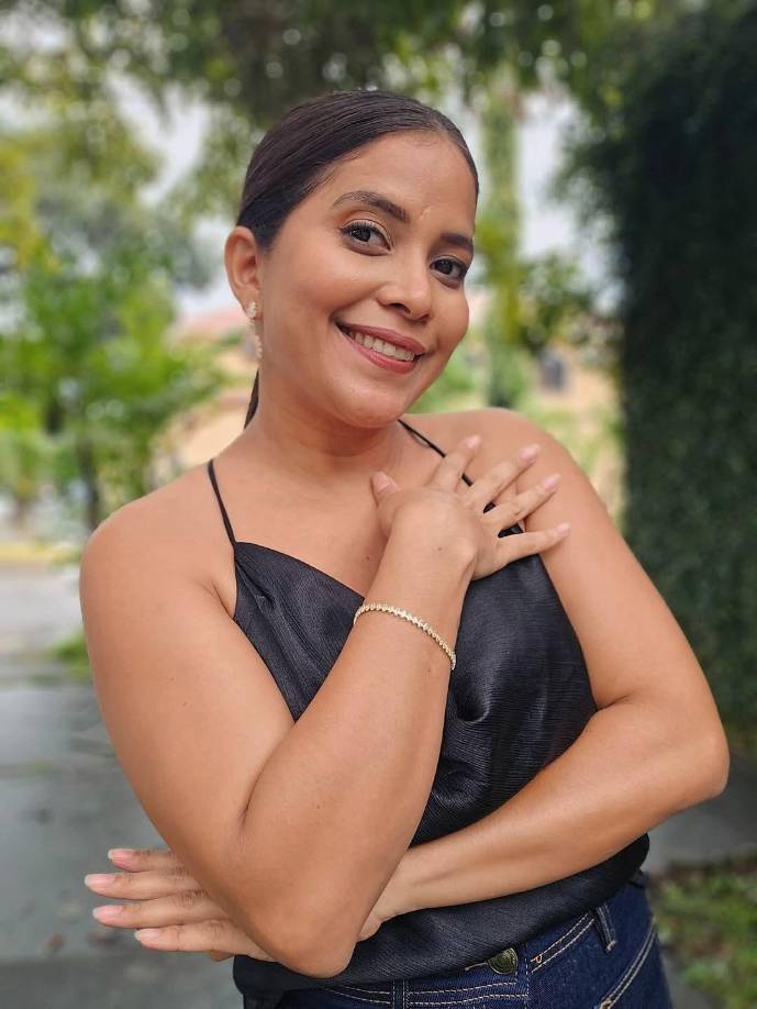 Algunos usuarios comentaron que trabajaría con medios como Univisión o Telemundo, incluso que volvería a colaborar con HCH para esta cobertura especial, pero ella terminó confirmando que fundó su medio, el cual lleva por nombre Acceso Informativo HN. 