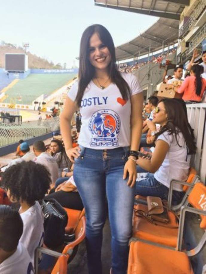 La esposa de Costly siempre asiste a cada juego del Olimpia para apoyar a su amado esposo.