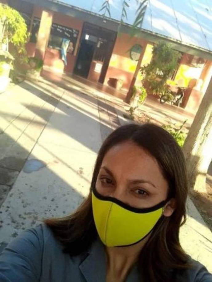 Se desconoce el vínculo del hombre con la mujer que fue desplazada de su cargo a raíz de los hechos denunciados.