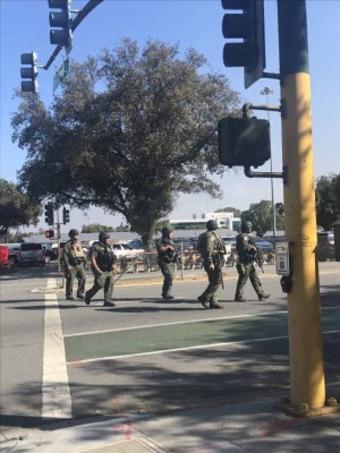 La policía se dirigió de forma urgente hasta la instalación de transporte público del tren ligero en San José, un centro tecnológico de Silicon Valley de casi un millón de personas, tras recibir reportes de un 'tirador activo', según indicó en su cuenta de Twitter la Oficina del Sheriff del Condado de Santa Clara (oeste de Estados Unidos).
