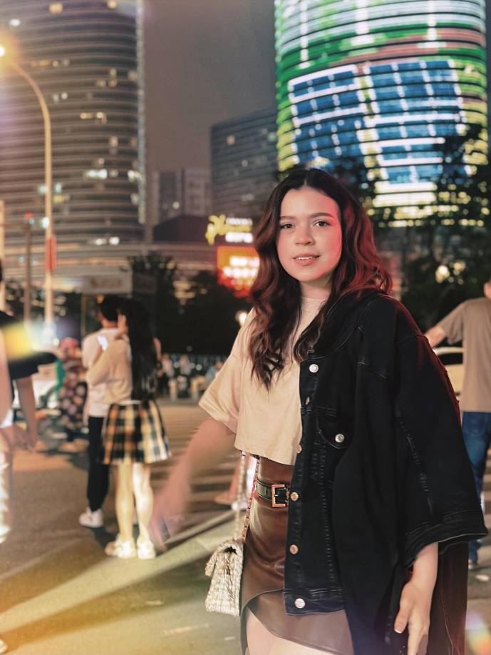 La joven oriunda de Tegucigalpa destacó que obtuvo un índice de 3.6 en el máster en ingeniería mecánica, nota académica que la destaca con honores tras egresar de la universidad en China.