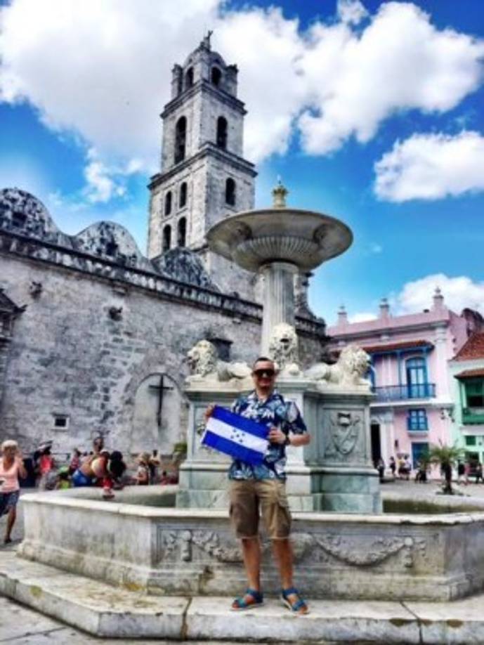 'Empecé a buscar fotos de paisanos portándola y no miré muchos, así que se convirtió en un elemento primordial en cada visita que he realizado a partir de aquel momento”, indicó Pineda.