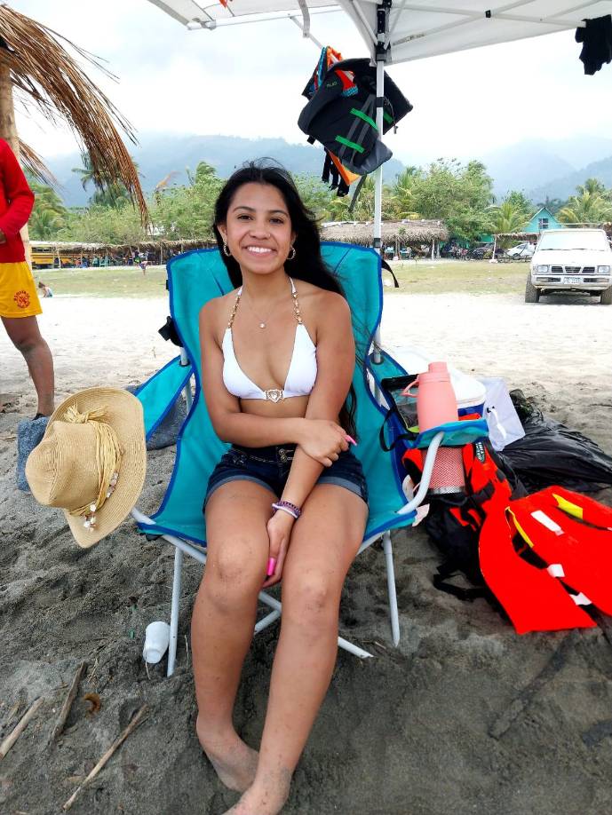 Guatemaltecos encantados con las playas de Masca, Omoa