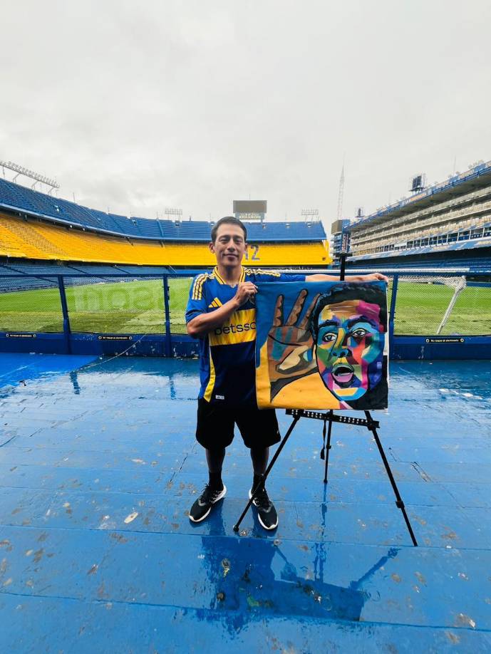 El joven contó a LA PRENSA que los cuadros serán vendidos y del dinero de ellos hará una conmovedora causa.