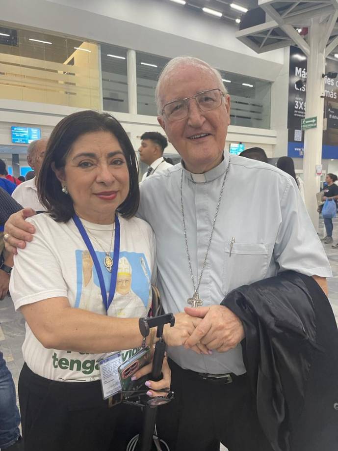 “Este es un signo de aprecio y agradecimiento de tantos que he recibido estos últimos meses por mi trabajo” dijo.